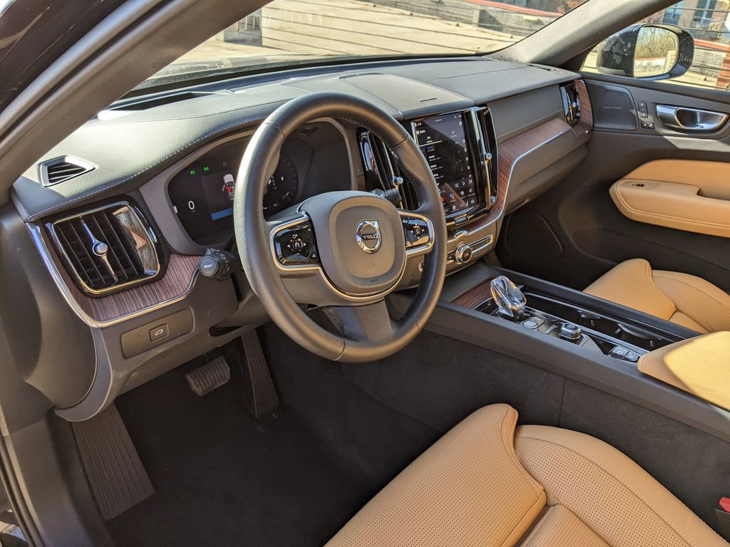 Certified 2025 Volvo XC60 B5 Ultra w/ Protection Package Premier AWD/4WD image 8