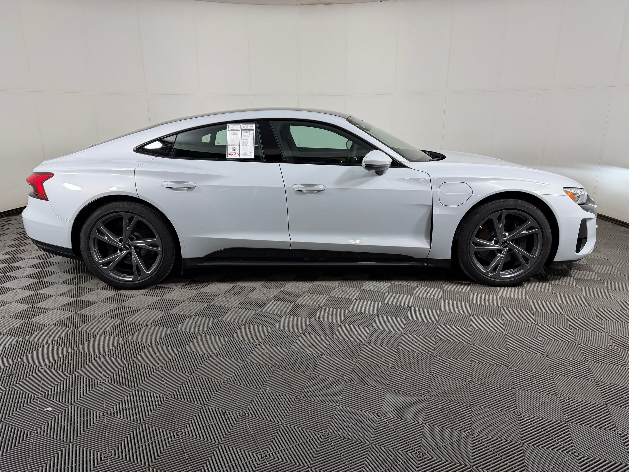 Used 2023 Audi e-tron GT Premium Plus AWD/4WD image 8