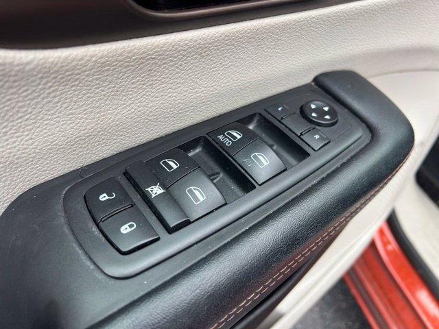 Used 2018 Chrysler Pacifica Touring-L w/ Tire & Wheel Group FWD image 25