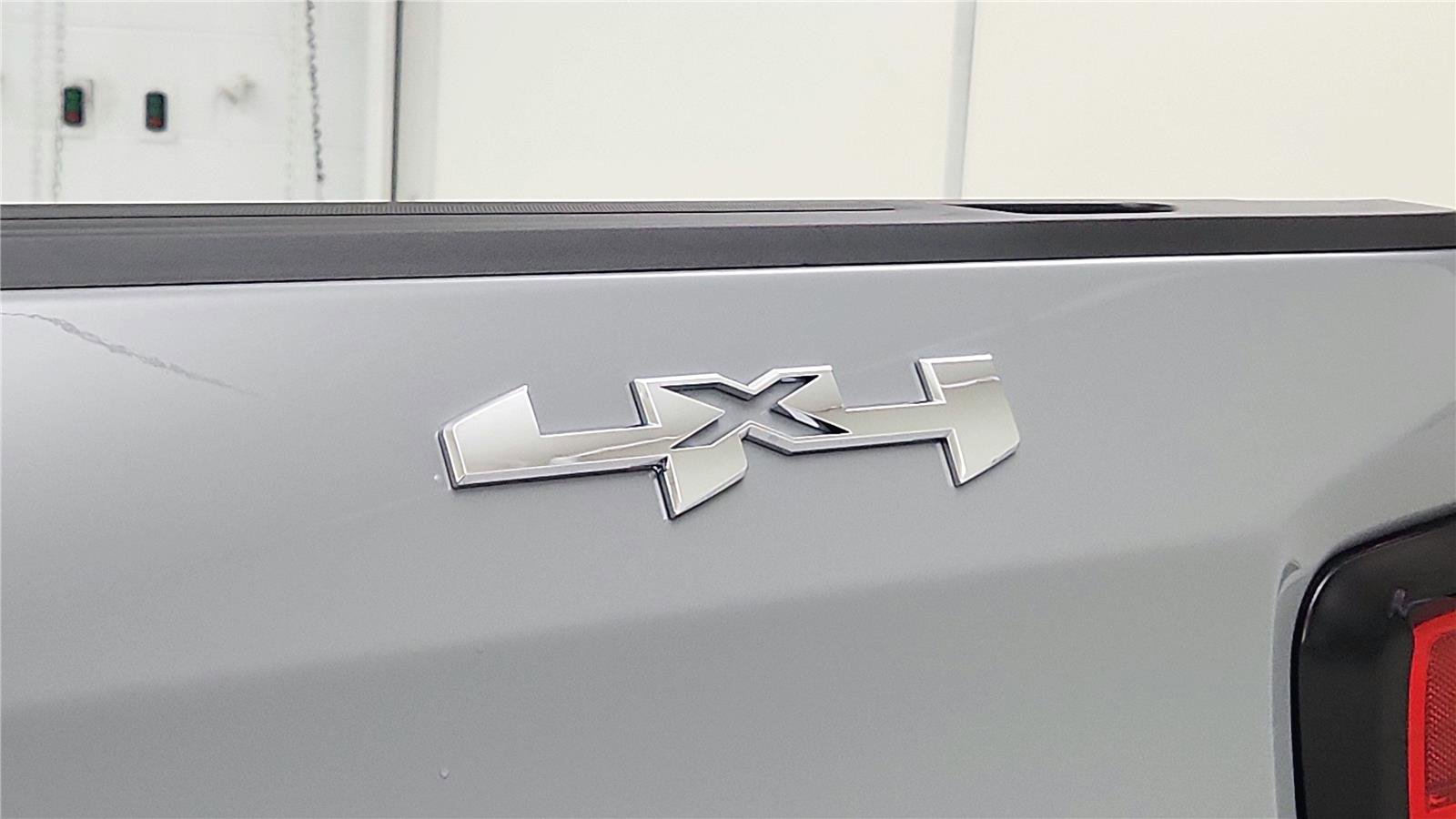 Used 2025 GMC Sierra 1500 SLE image 26