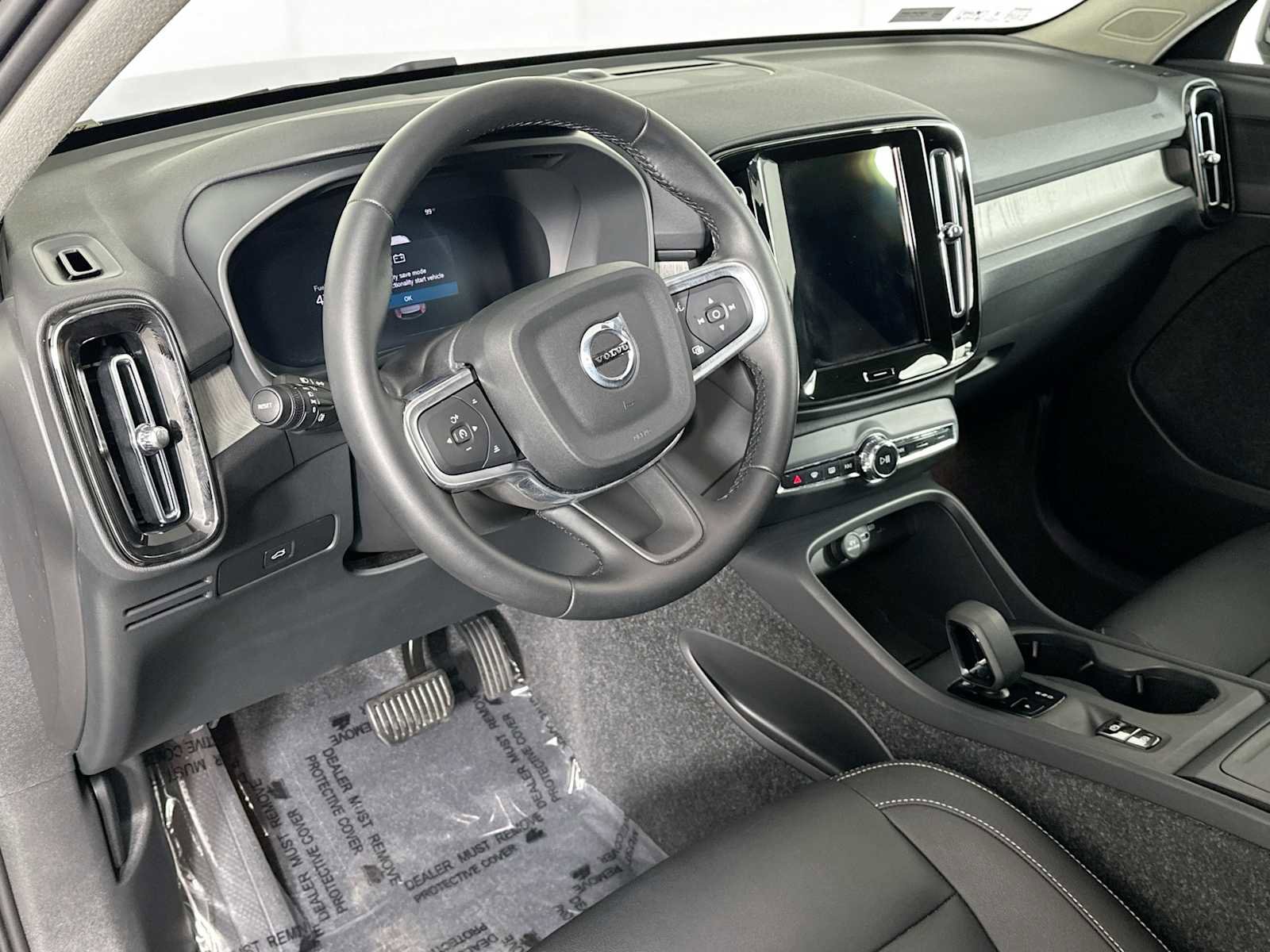 Used 2025 Volvo XC40 B5 Core w/ Protection Package Premier image 9