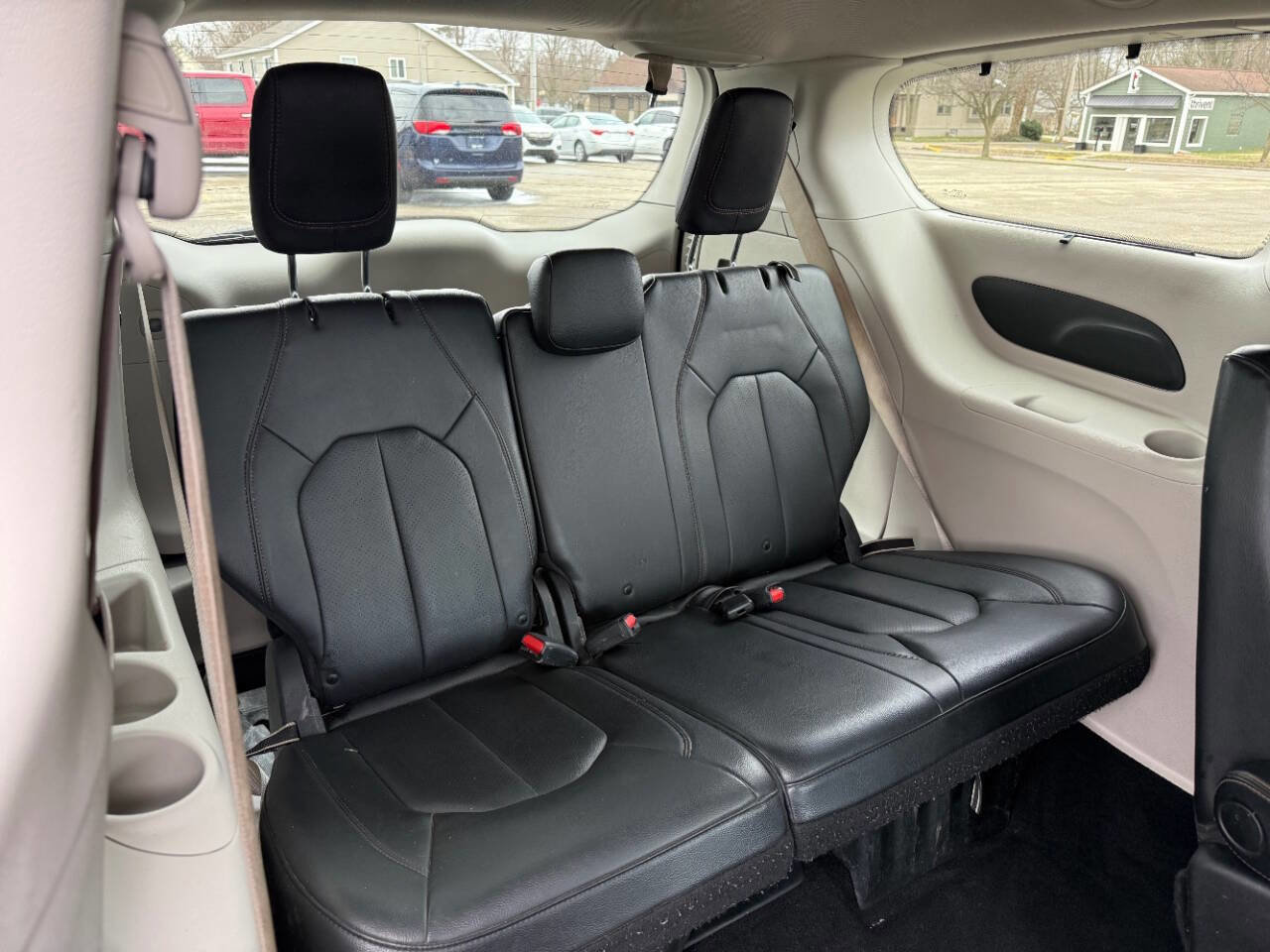Used 2020 Chrysler Pacifica Touring-L FWD image 31