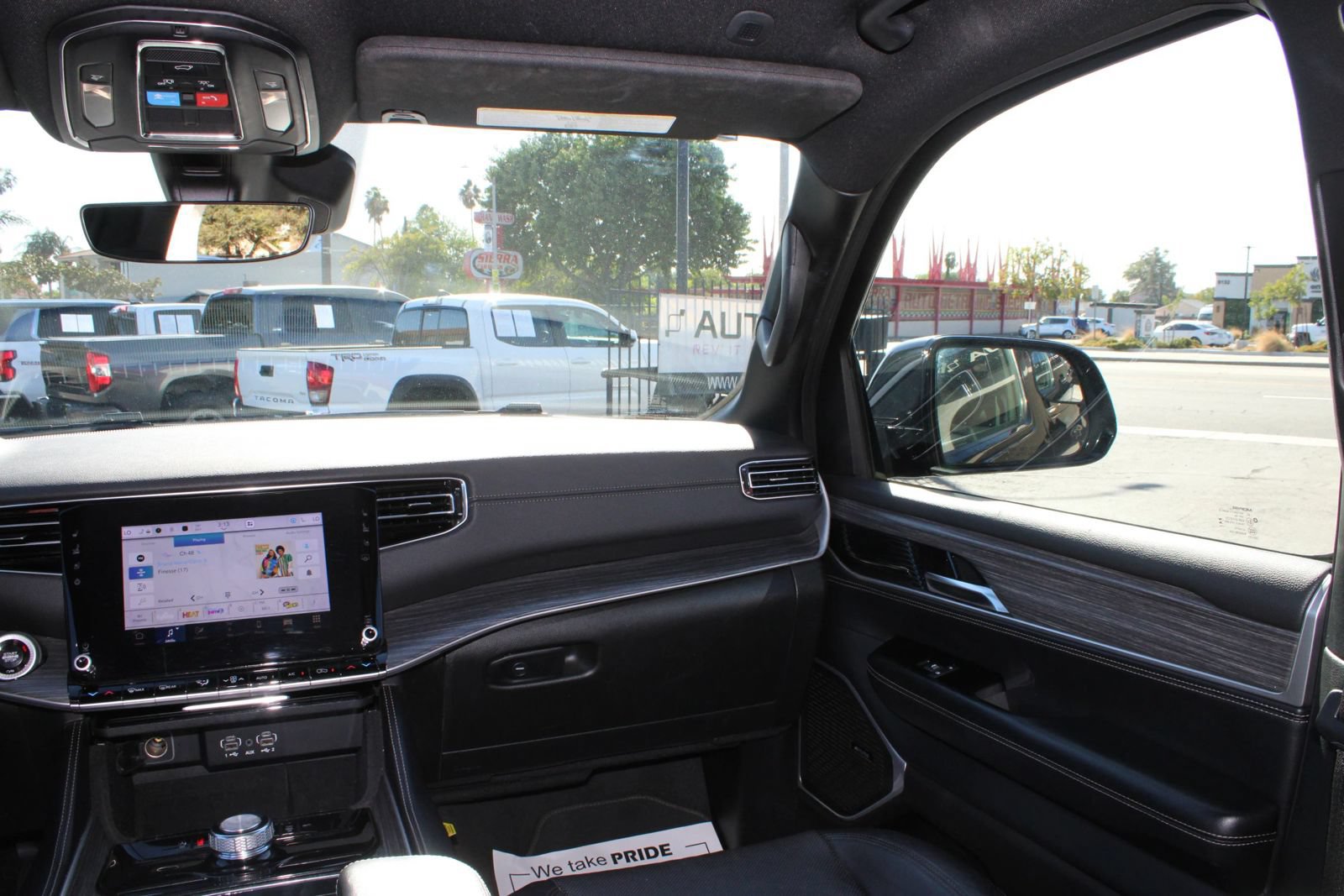 Used 2024 Jeep Wagoneer L Series II RWD image 34