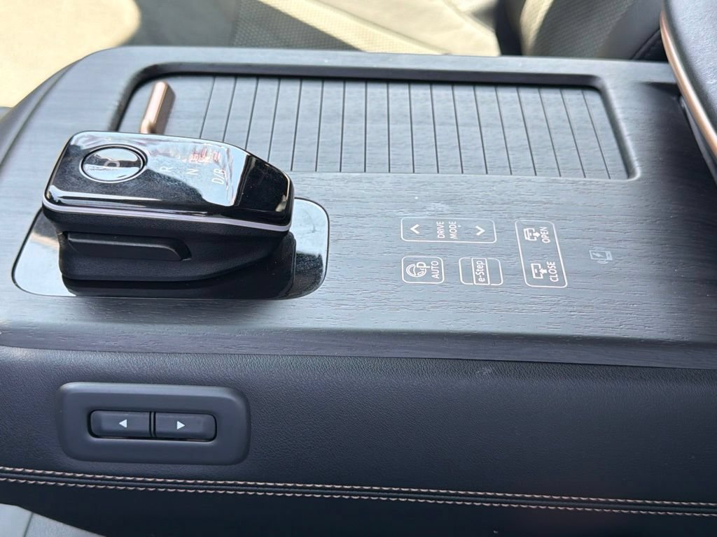 Used 2023 Nissan Ariya FWD image 33