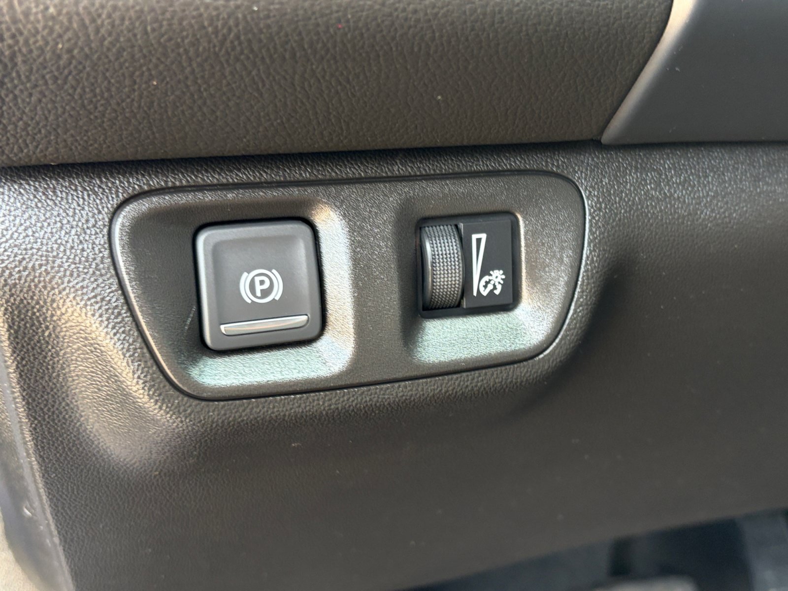 Used 2023 GMC Acadia SLE AWD/4WD image 14