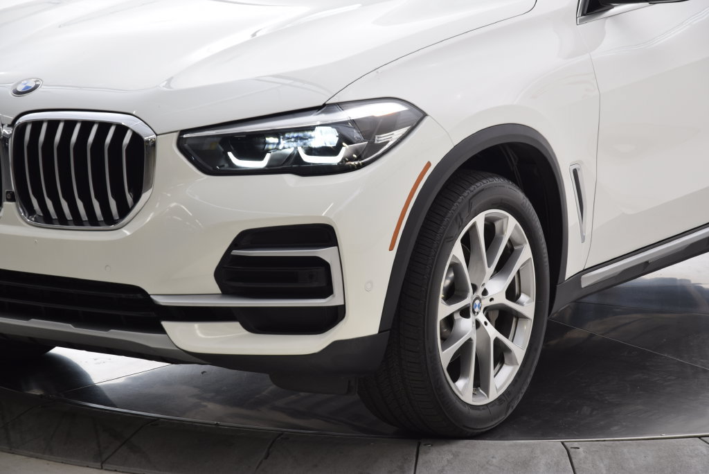Used 2022 BMW X5 xDrive40i w/ Parking Assistance Package AWD/4WD image 11