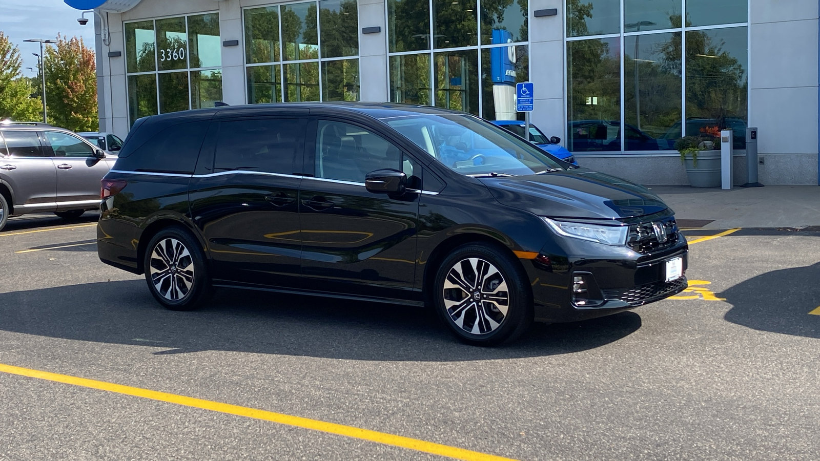 Certified 2025 Honda Odyssey Elite image 1