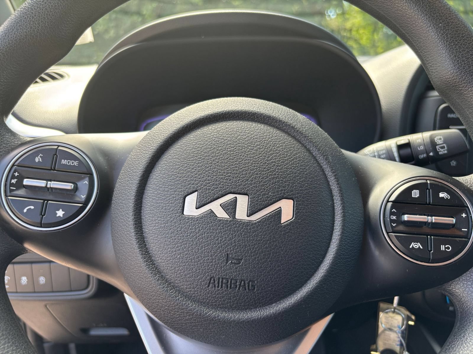 Used 2025 Kia Soul LX w/ LX Technology Package FWD image 25