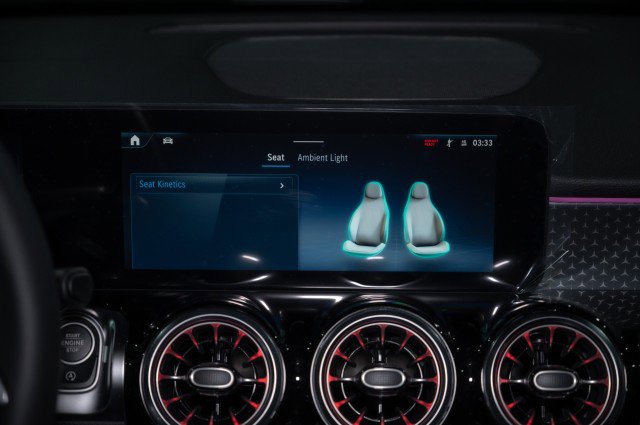 New 2025 Mercedes-Benz GLB 250 4MATIC image 14