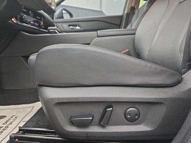 Used 2025 Nissan Rogue SL FWD image 34