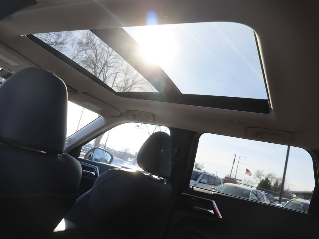 New 2025 Mitsubishi Outlander SE image 12