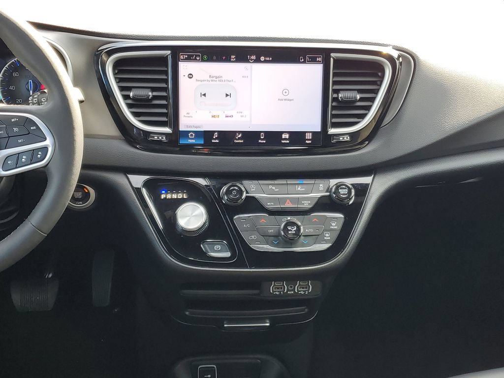 Used 2025 Chrysler Pacifica Select FWD image 28