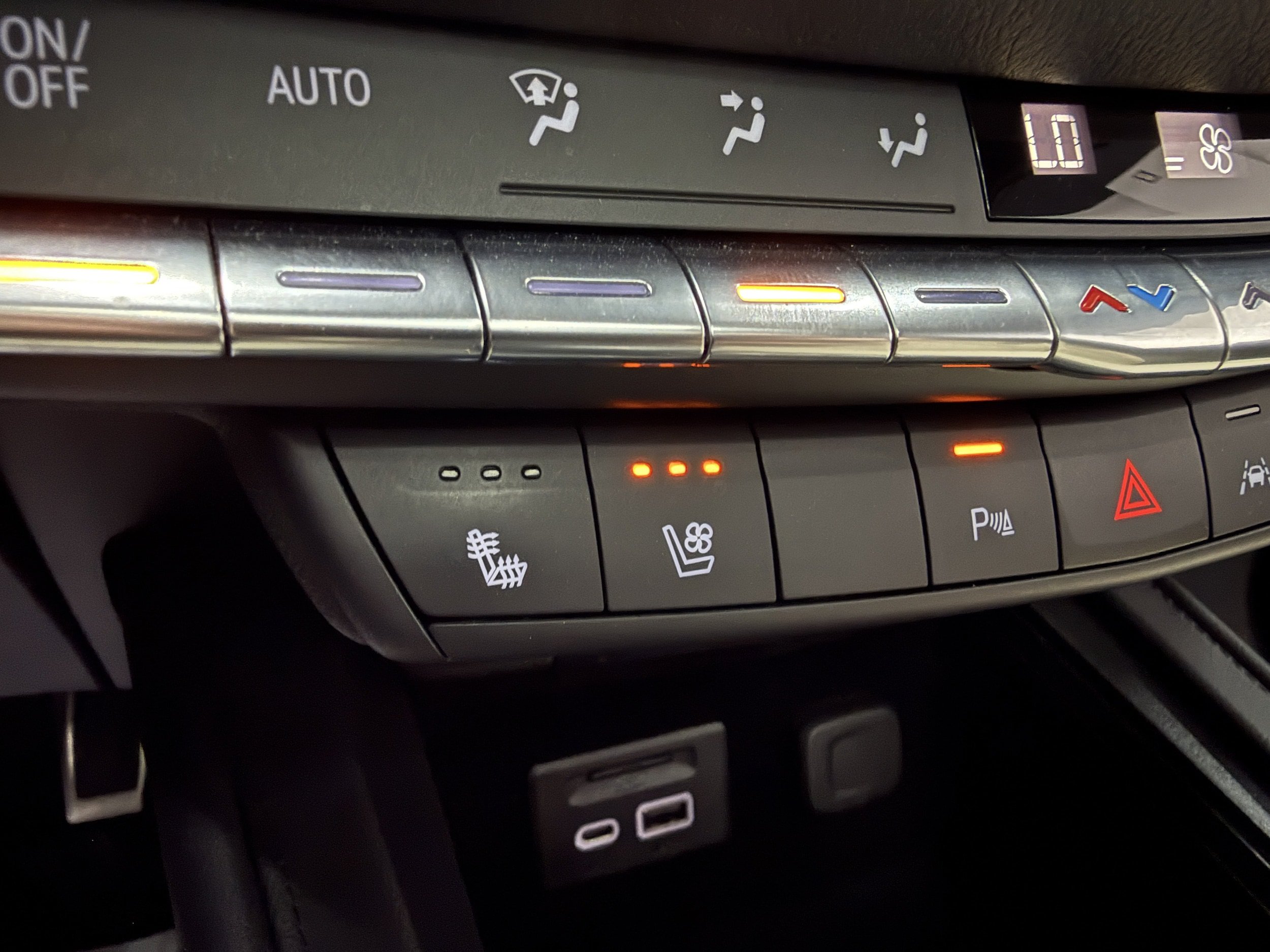 Used 2020 Cadillac XT4 Sport w/ Sun And Sound Package AWD/4WD image 19