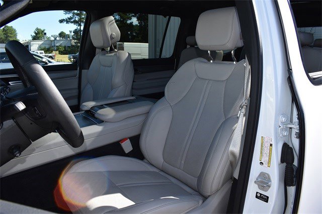 Used 2025 Jeep Wagoneer Series III w/ Premium Group I image 28