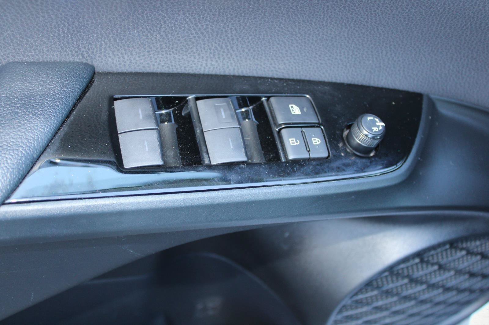 Used 2020 Toyota Prius Prime XLE FWD image 45