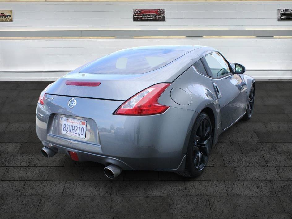 Used 2016 Nissan 370Z Coupe RWD image 6