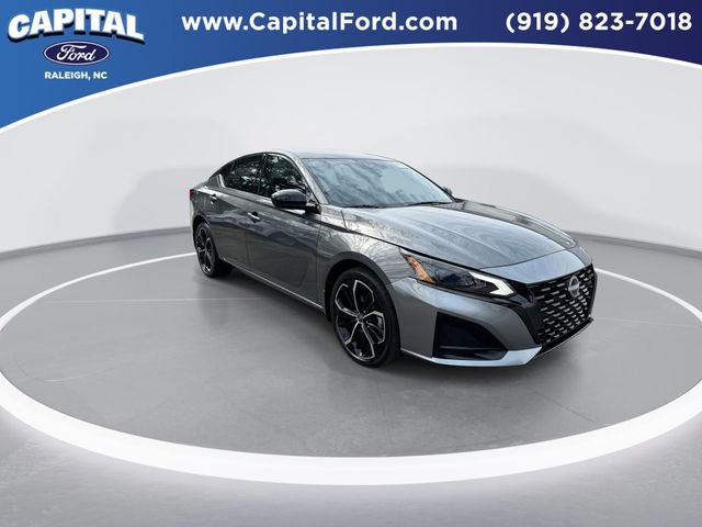 Used 2025 Nissan Altima 2.5 SR AWD/4WD image 2