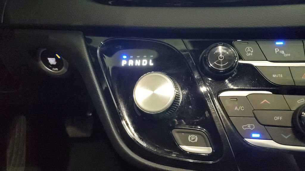 Used 2025 Chrysler Voyager LX image 25