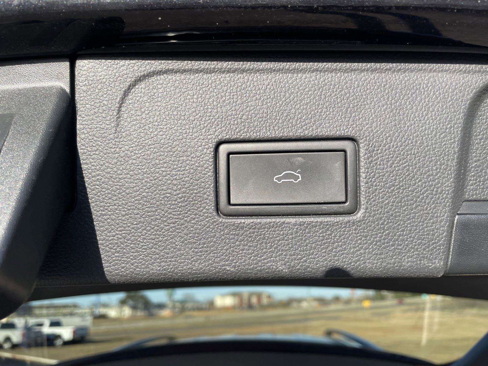 Used 2022 Volkswagen Atlas SE image 28