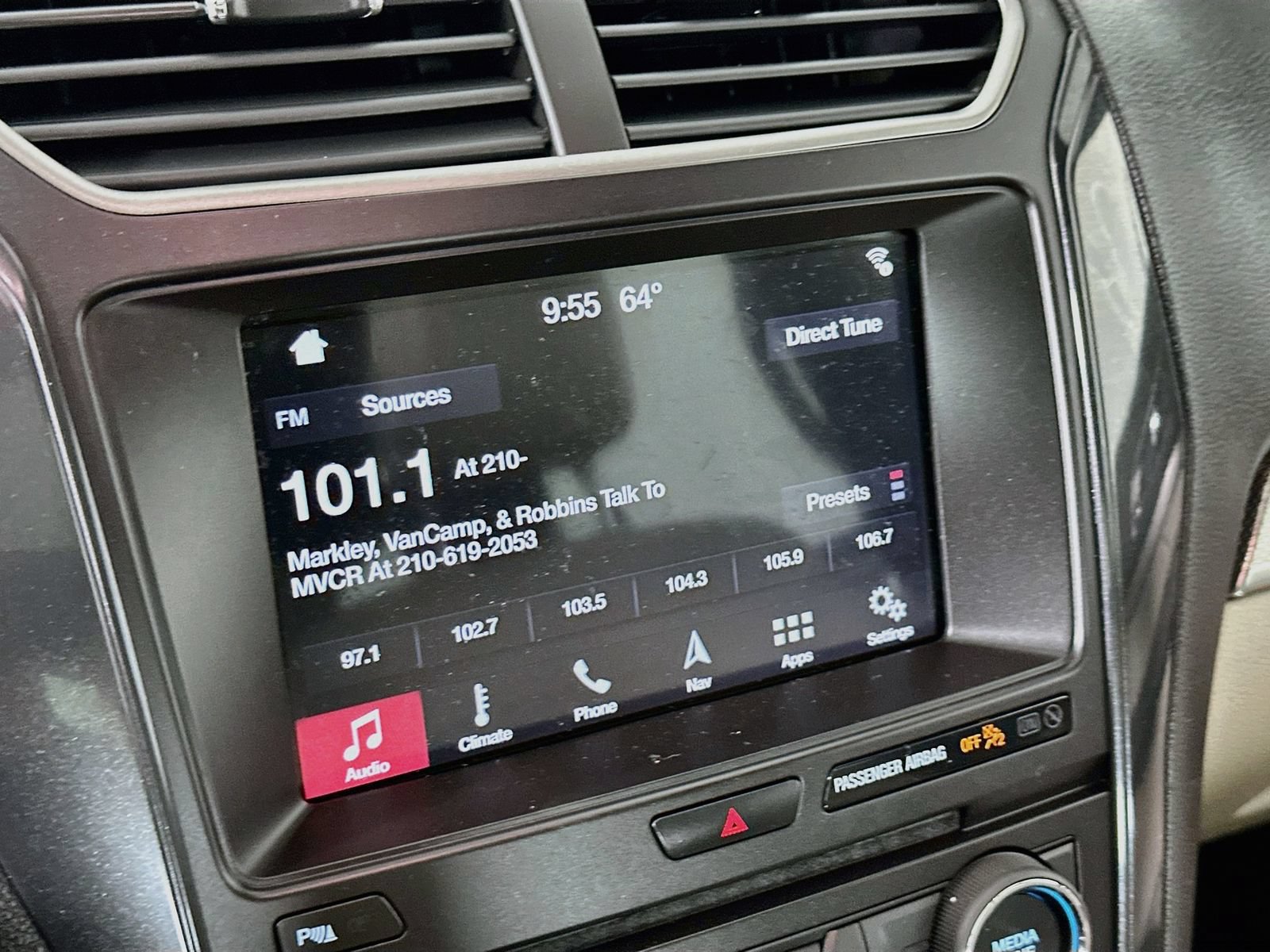 Used 2018 Ford Explorer XLT w/ Equipment Group 202A FWD image 16
