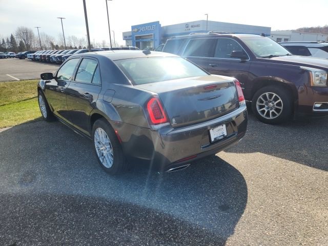 Used 2022 Chrysler 300 Touring L w/ Popular Equipment Group image 6