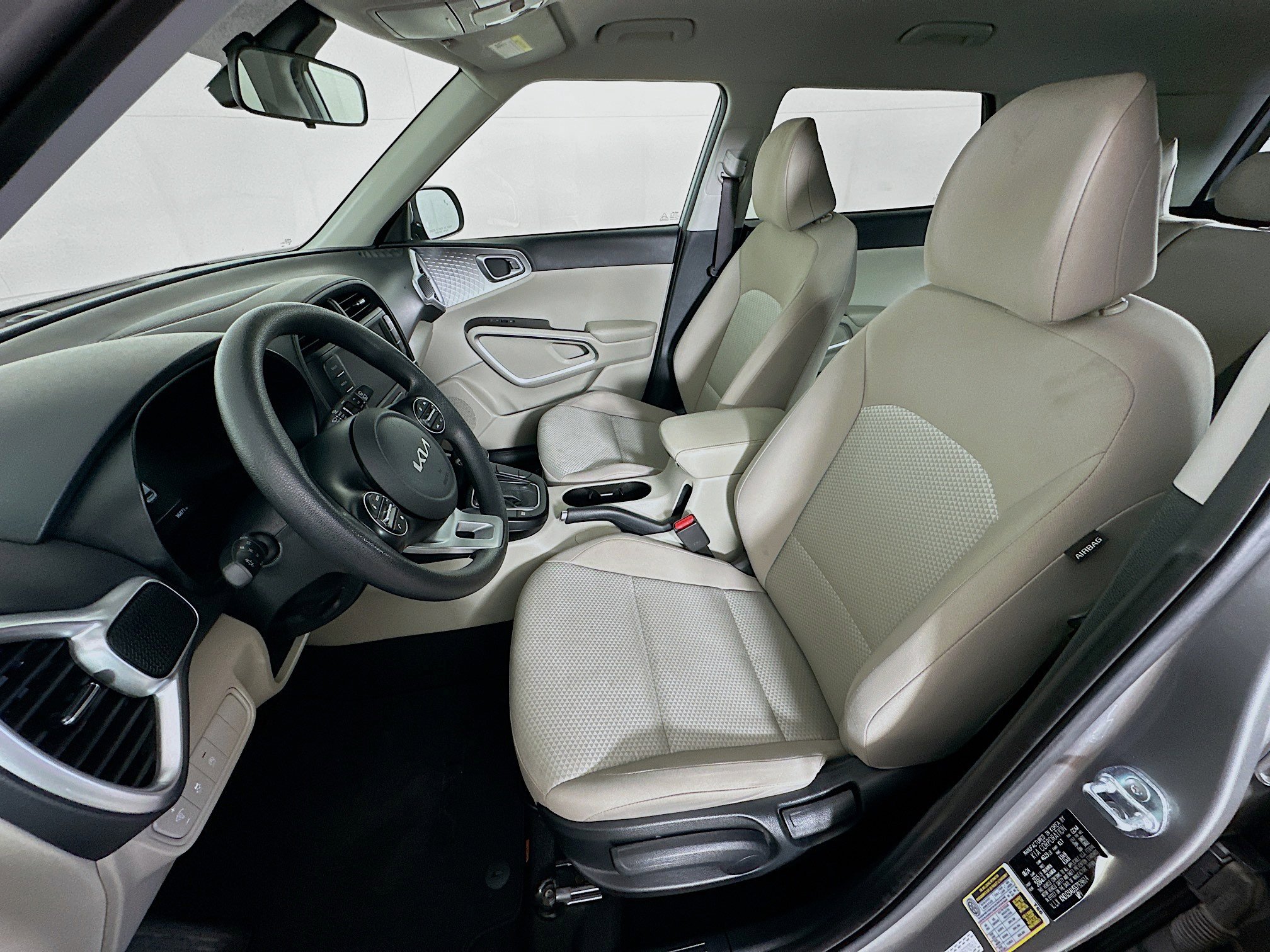 Used 2025 Kia Soul LX w/ LX Technology Package FWD image 13