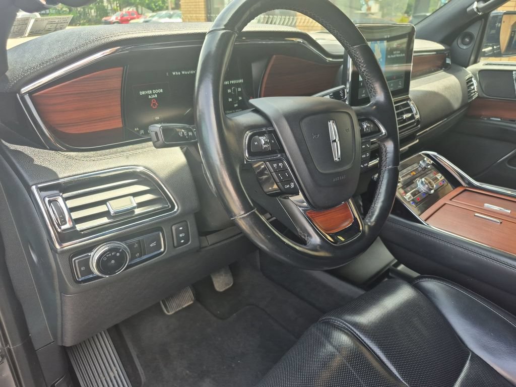 Used 2021 Lincoln Navigator Reserve AWD/4WD image 21