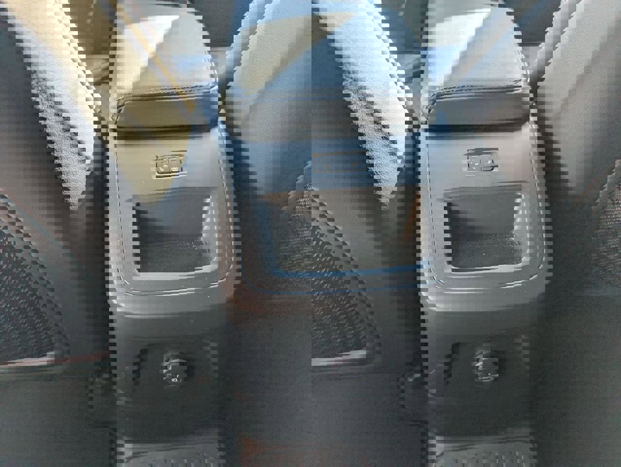 Used 2024 Volvo XC60 T8 Ultimate w/ Protection Package Premier image 12