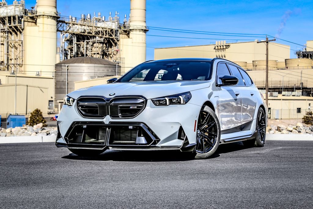 New 2026 BMW M5 Touring image 3
