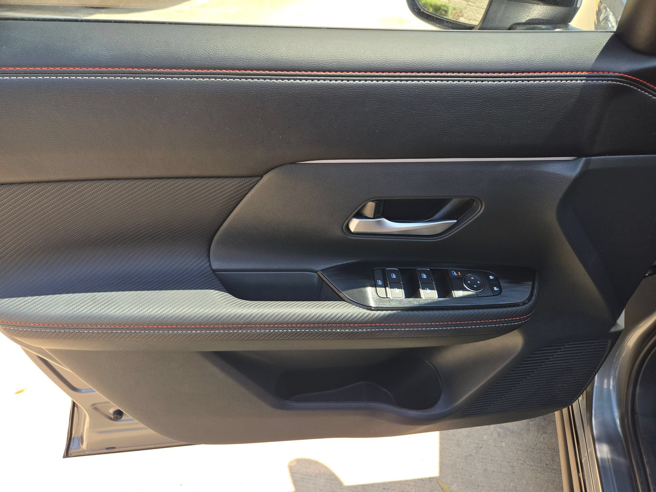 Certified 2026 Nissan Kicks SR FWD image 11