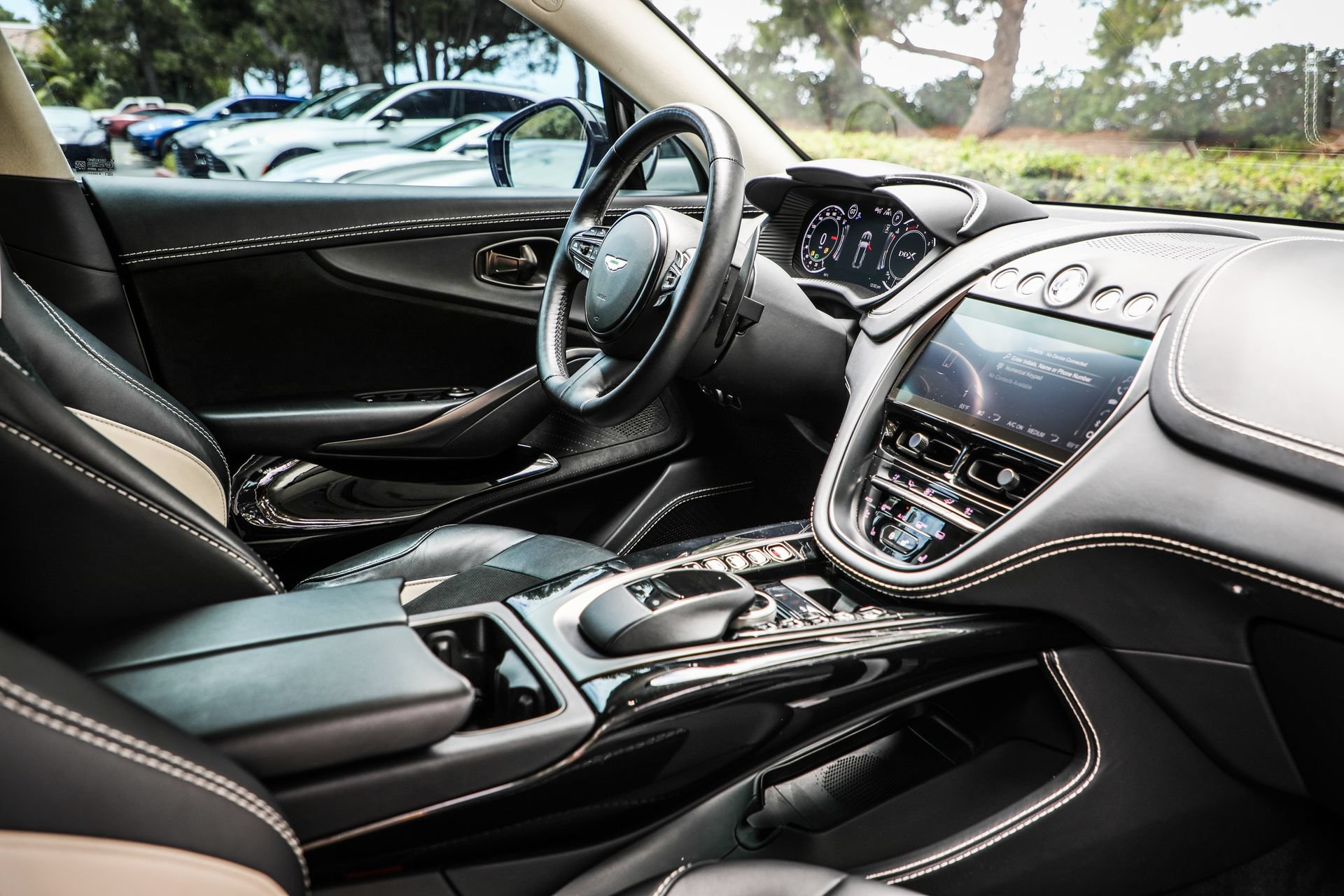 Used 2022 Aston Martin DBX AWD/4WD image 15