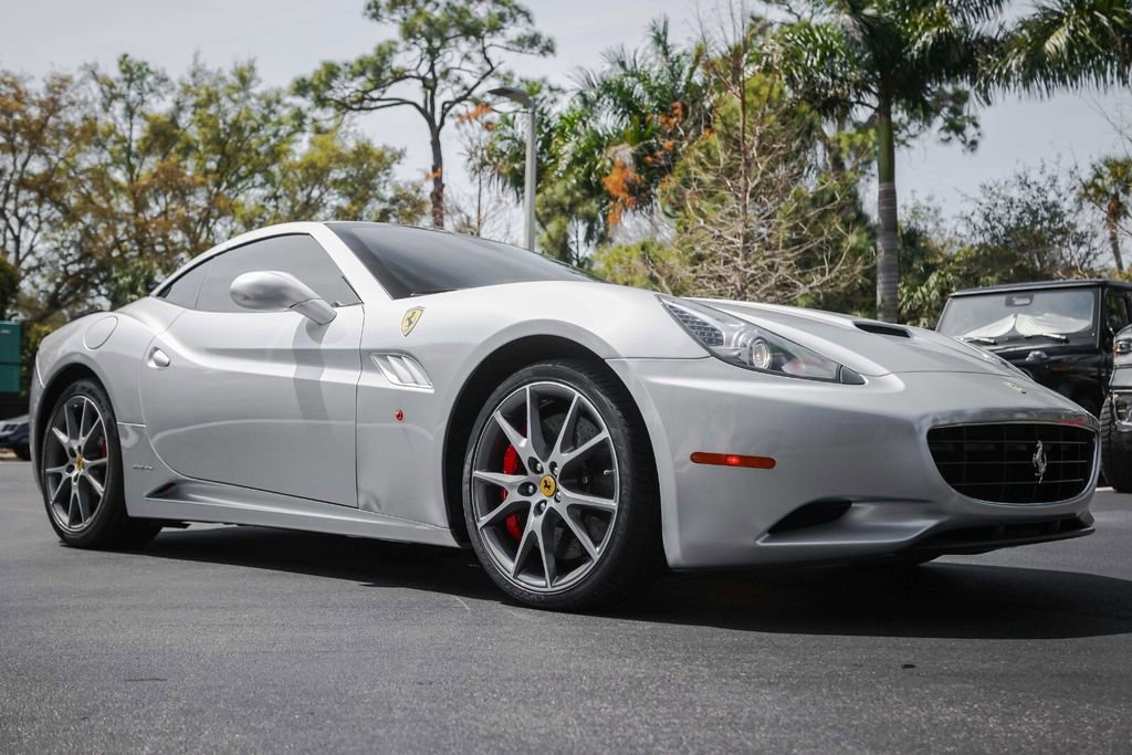 Used 2010 Ferrari California image 9