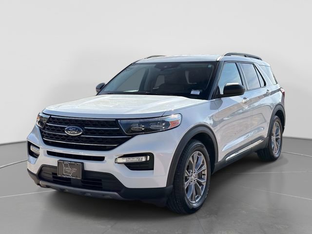 Used 2024 Ford Explorer XLT w/ Equipment Group 202A image 9