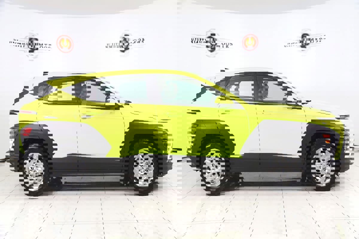 Used 2024 Hyundai Kona SE image 2