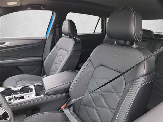 Used 2024 Volkswagen Atlas Cross Sport SE w/ Panoramic Sunroof Package FWD image 10