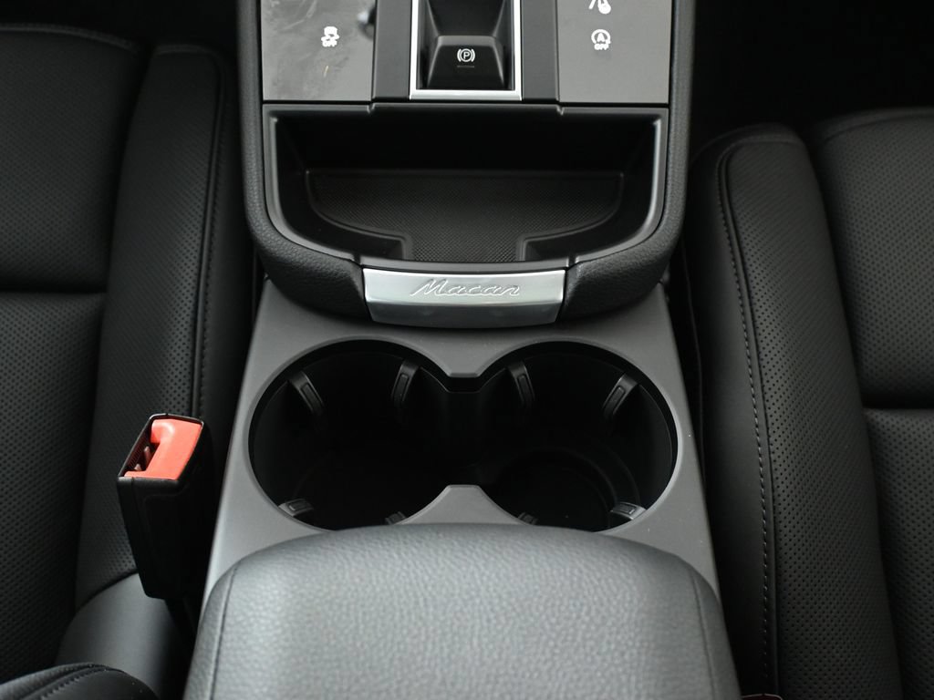 Used 2026 Porsche Macan AWD/4WD image 26