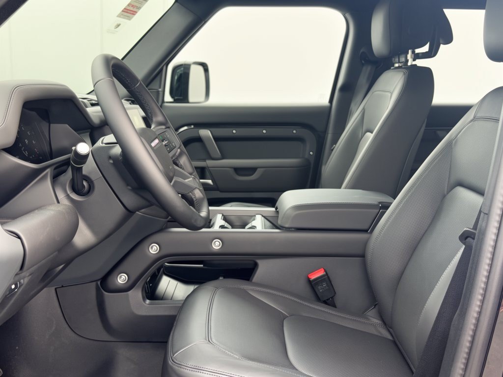 New 2026 Land Rover Defender 130 X-Dynamic SE AWD/4WD image 5