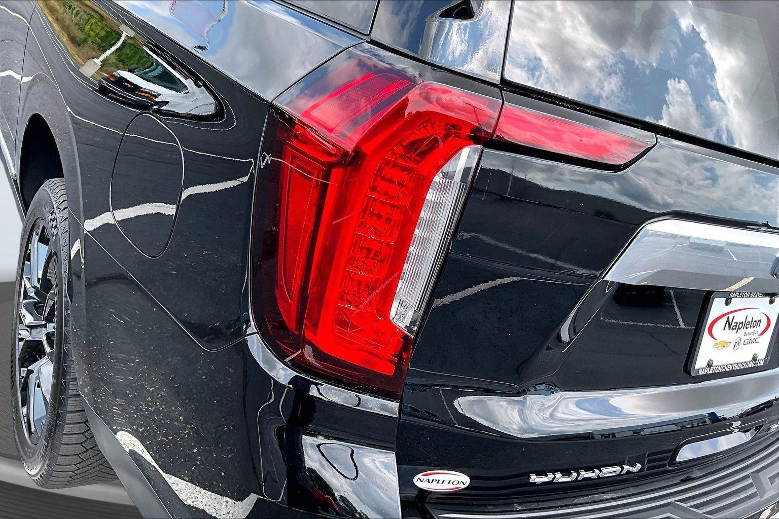 Used 2023 GMC Yukon XL Denali w/ LPO, Floor Liner Package AWD/4WD image 32