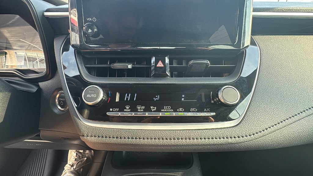 Used 2025 Toyota Corolla SE FWD image 22