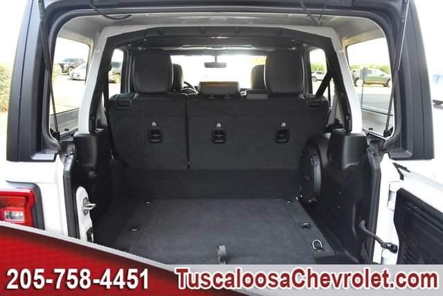 Used 2023 Jeep Wrangler Unlimited Sahara w/ Cold Weather Group AWD/4WD image 11