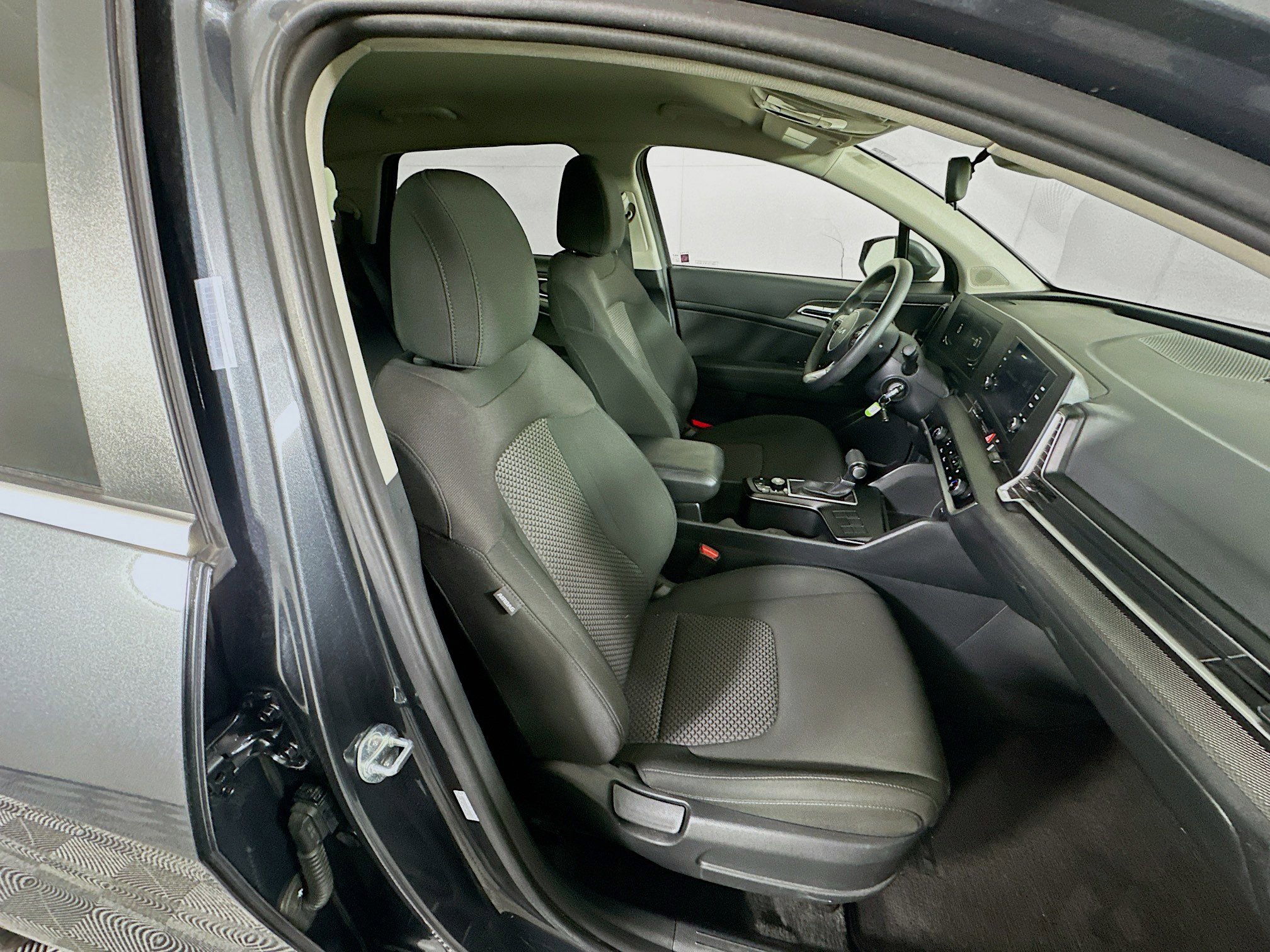 Used 2024 Kia Sportage LX image 29