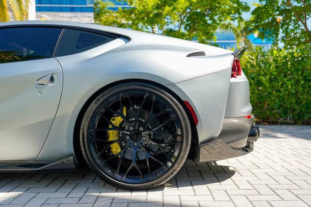 Used 2018 Ferrari 812 Superfast RWD image 15