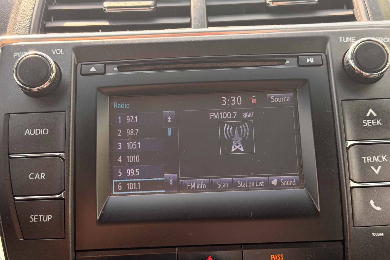 Used 2017 Toyota Camry LE FWD image 19