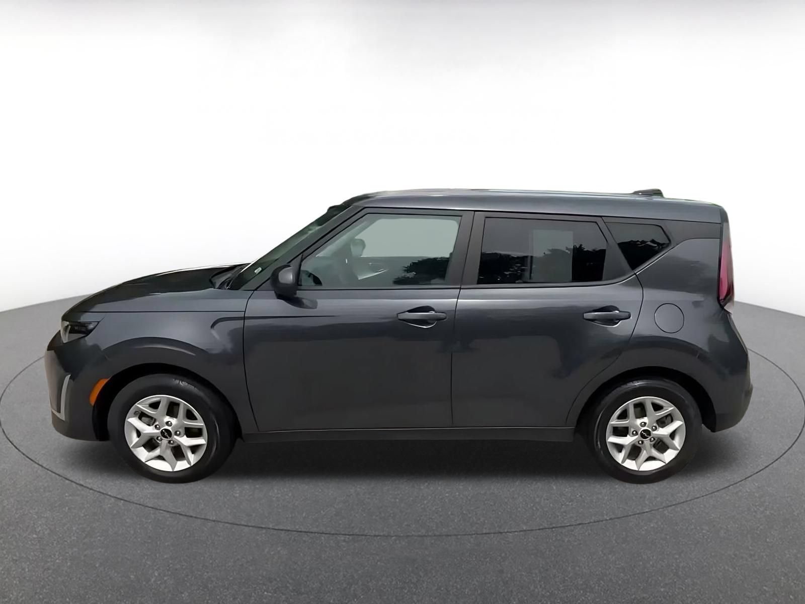 Used 2025 Kia Soul LX w/ LX Technology Package FWD image 8