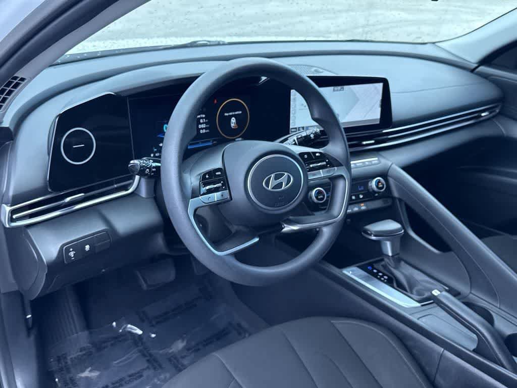 Used 2024 Hyundai Elantra SEL FWD image 13