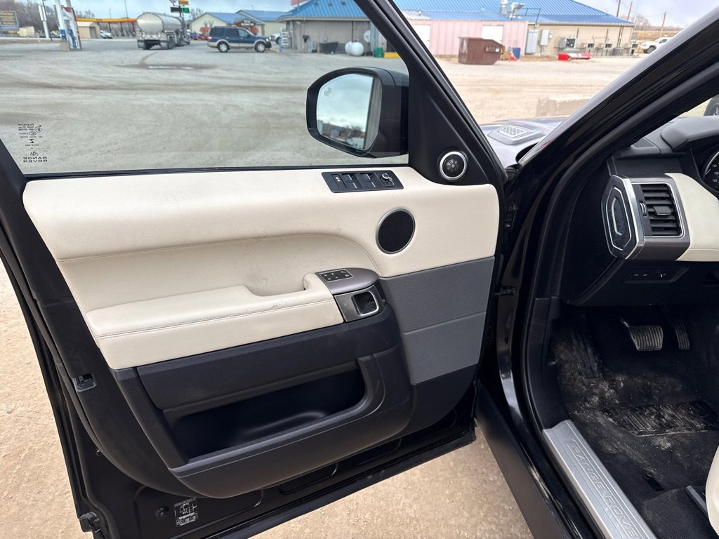 Used 2017 Land Rover Range Rover Sport HSE image 9