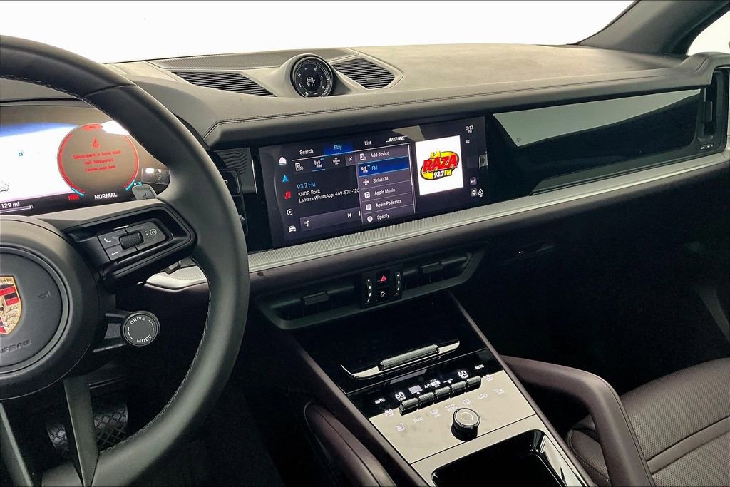 Used 2024 Porsche Cayenne image 9