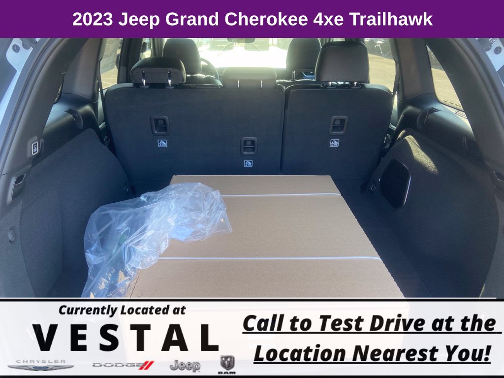 New 2023 Jeep Grand Cherokee Trailhawk AWD/4WD image 12
