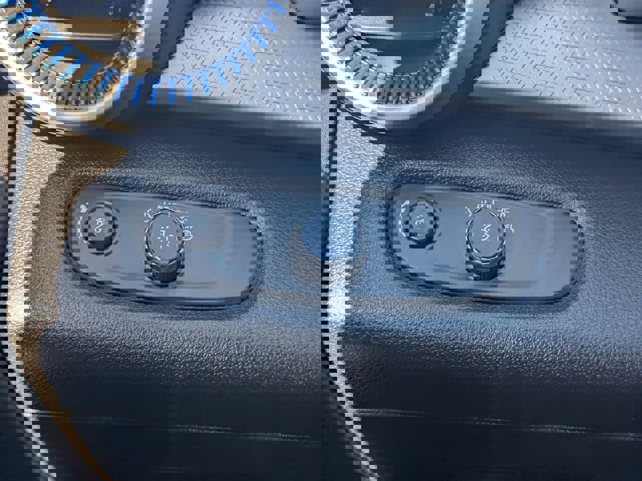 Used 2025 Chevrolet Trax LS image 28