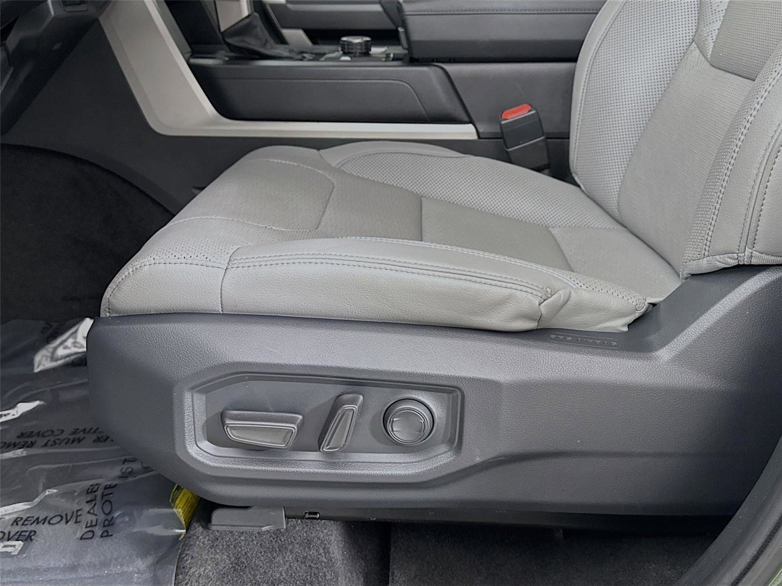 Used 2022 Toyota Tundra SR5 w/ SR5 Premium Package AWD/4WD image 30